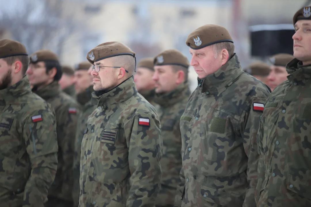 Uroczystą przysięgę złożyli dziś na Placu Piłsudskiego w Kutnie żołnierze 9 Łódzkiej Brygady Wojsk Obrony Terytorialnej