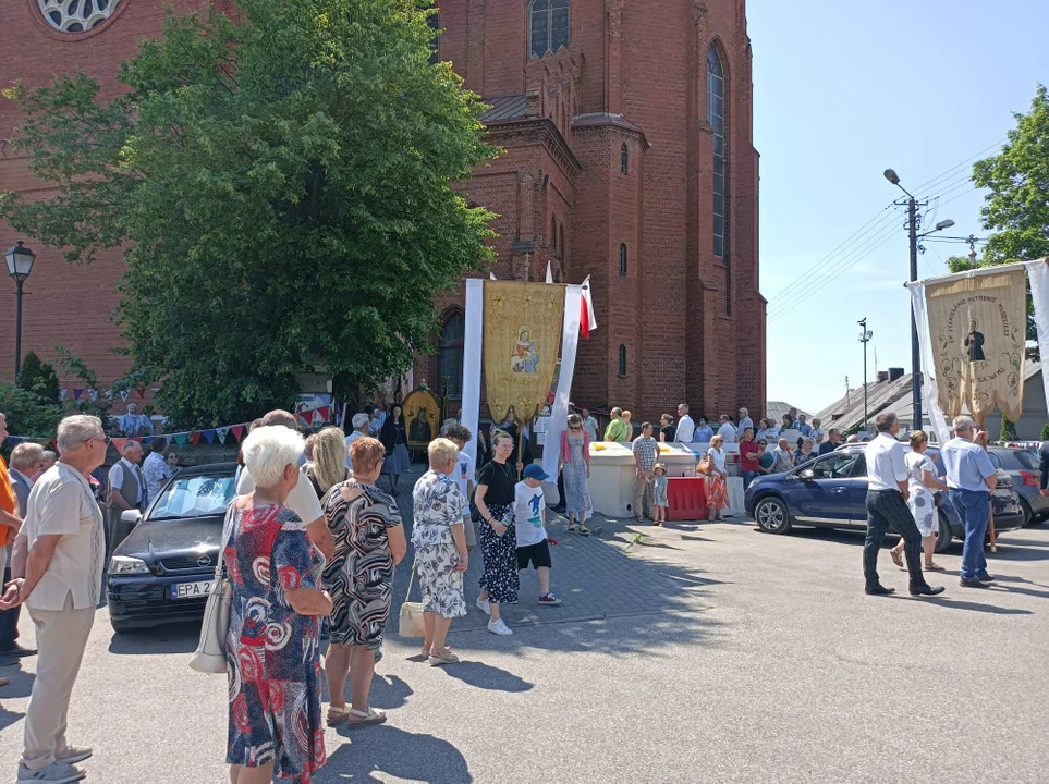 Ulicami Zgierza przeszły procesje Bożego Ciała.