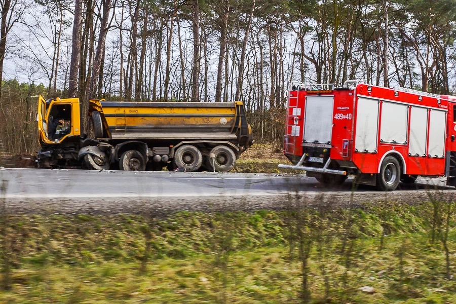 Do groźnego wypadku doszło, na ważnej drodze, pomiędzy Pabianicami a Bełchatowem.