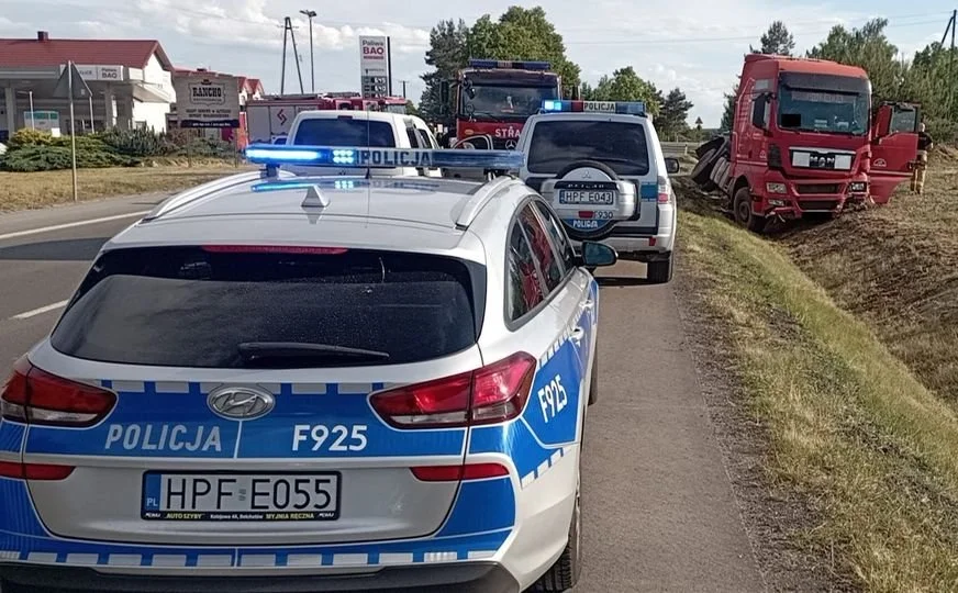 Młody motocyklista zderzył się z ciężarówką. Nie udało się go uratować [FOTO] - Zdjęcie główne