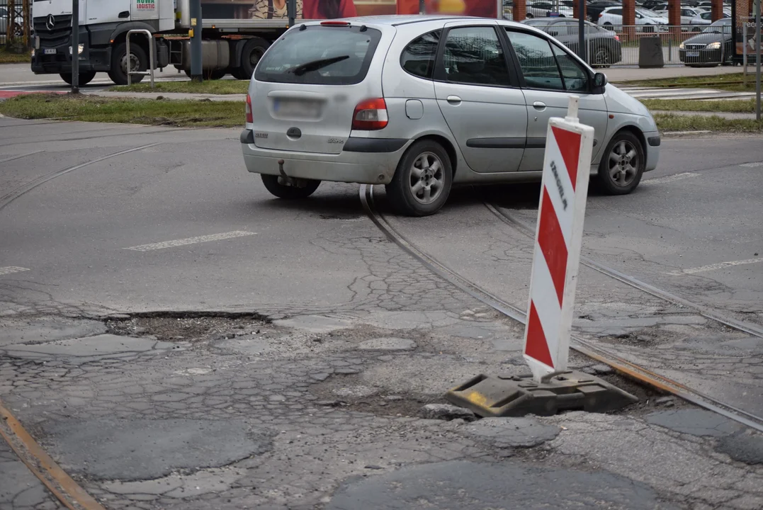 Niebezpieczne skrzyżowanie na alei Politechniki