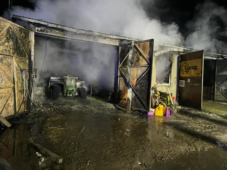 Potężny pożar w regionie. Było bardzo niebezpiecznie! W akcji kilka zastępów straży - Zdjęcie główne