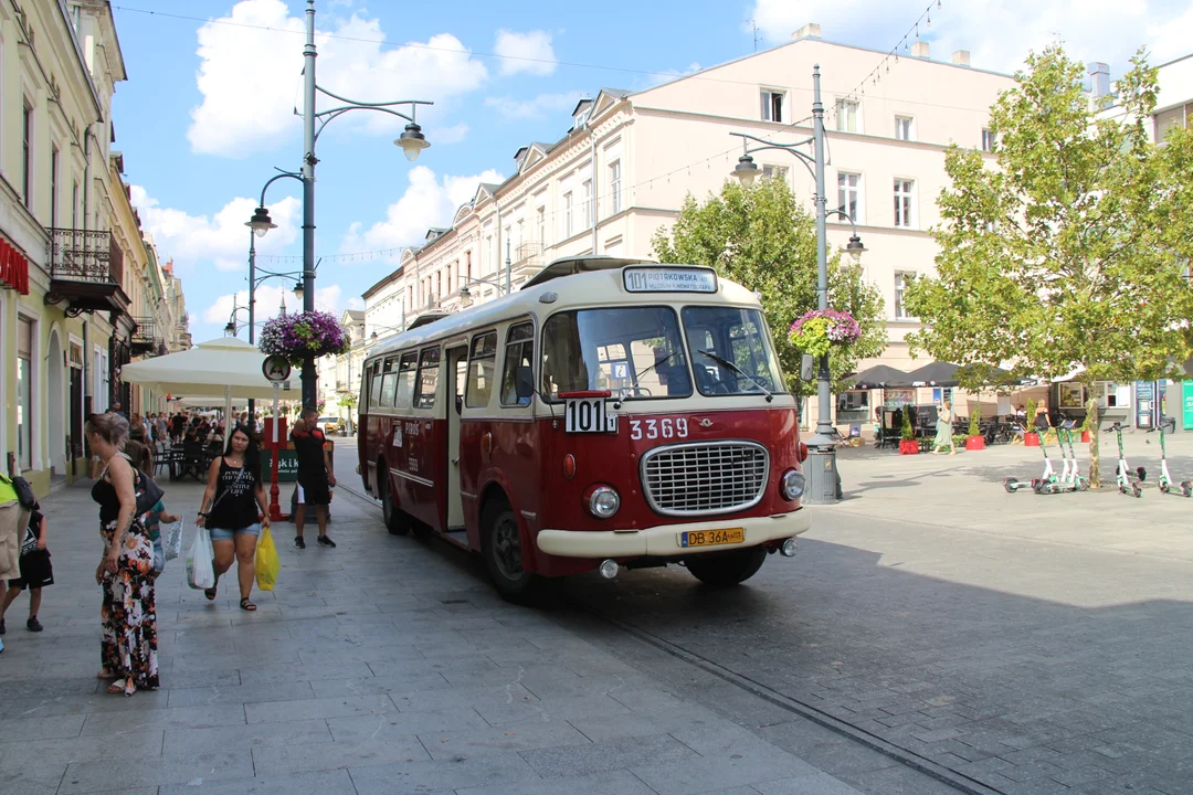 Zabytkowe tramwaje i autobusy ponownie na ulicach Łodzi