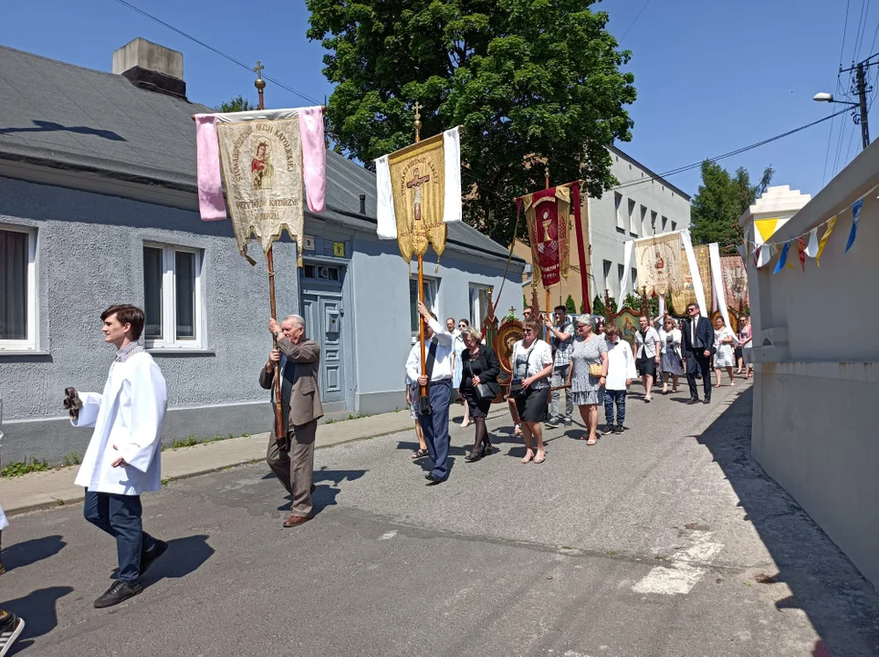 Ulicami Zgierza przeszły procesje Bożego Ciała.