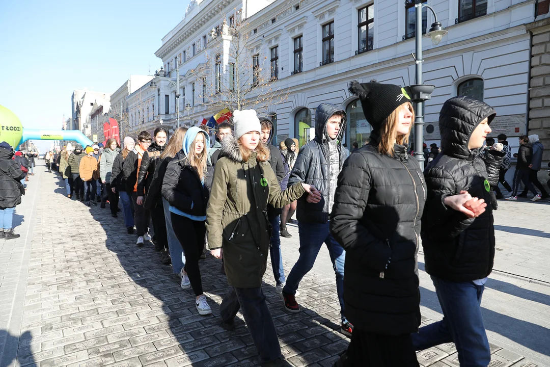 Polonez dla Łodzi. Maturzyści zatańczyli na Piotrkowskiej