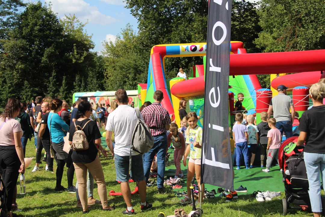 Piknik rodzinny w parku na Młynku w Łodzi