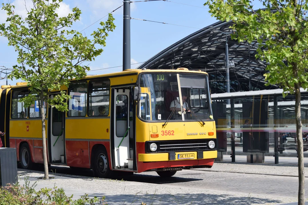 Łódzkie Linie Turystyczne zapraszają przez cały weekend. Po Łodzi jeżdzą prawdziwe klasyki!