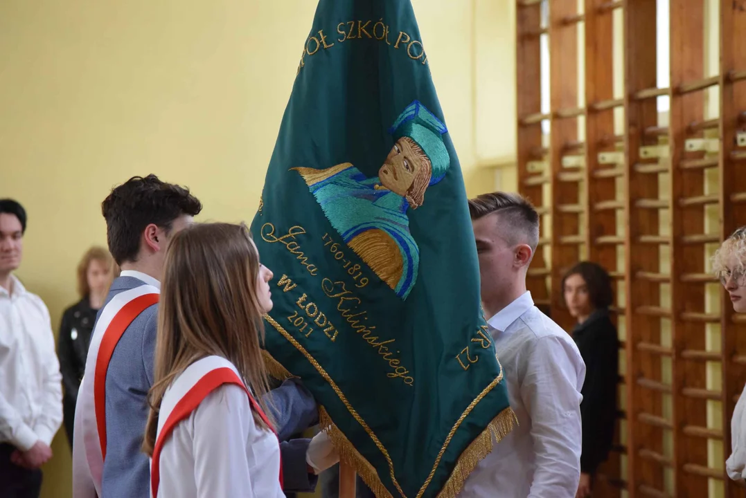 Zespół Szkół Rzemiosła w Łodzi pożegnał maturzystów. To były chwile pełne wzruszeń