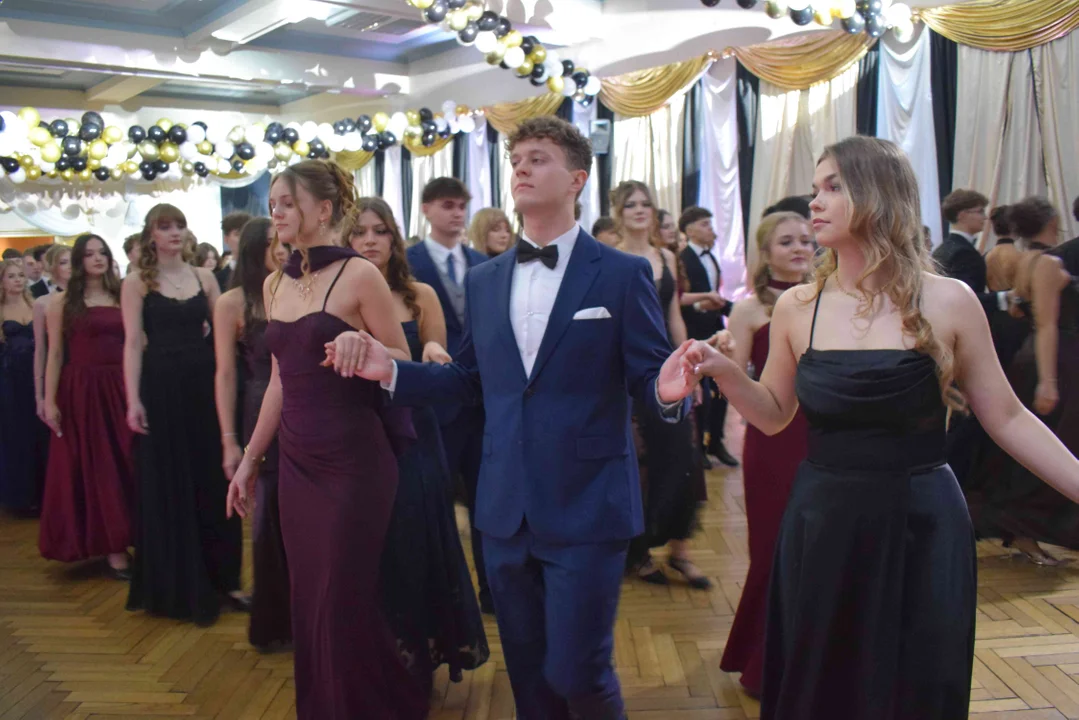 Studniówka 2026. Baśniowy Wersal w XXVI Liceum Ogólnokształcącym w Łodzi [FOTO] - Zdjęcie główne