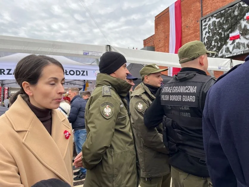 Obchody Święta Niepodległości w Łodzi na rynku Manufaktury