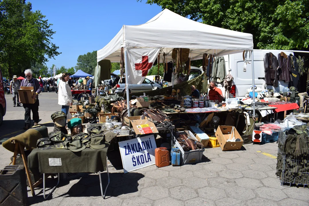 Moto Weteran Bazar w Łodzi. Odwiedzający zjechali się z całej Polski [ZDJĘCIA] - Zdjęcie główne