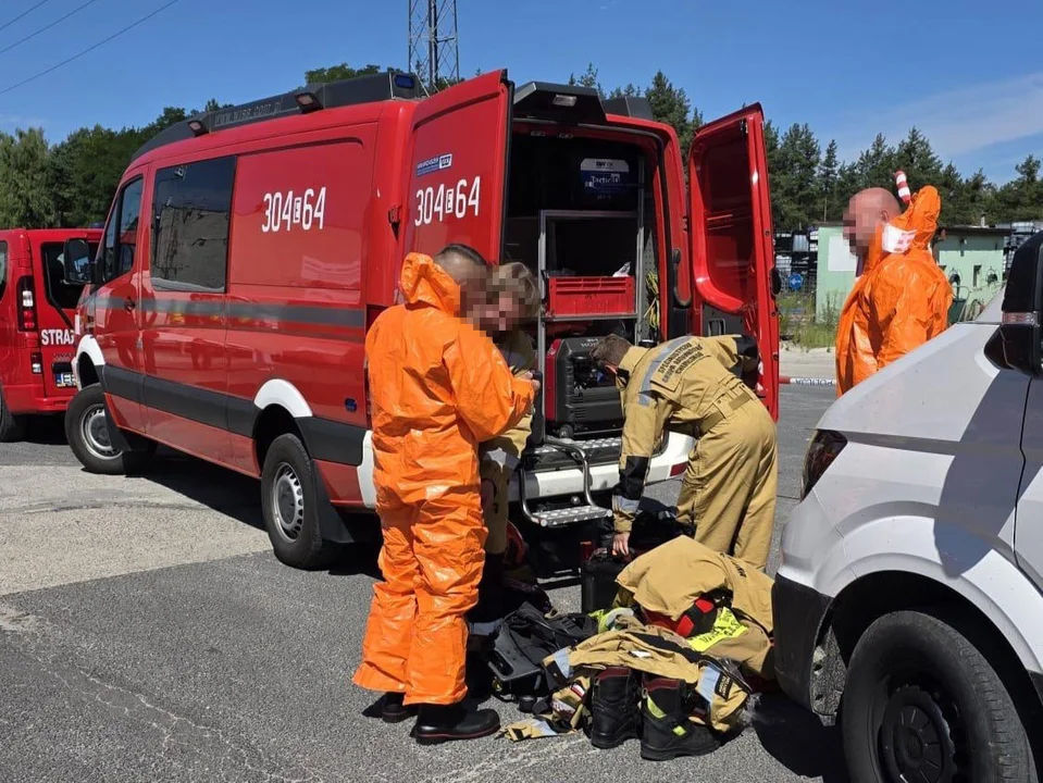 Służby i policja badały składowisko w Rogowcu