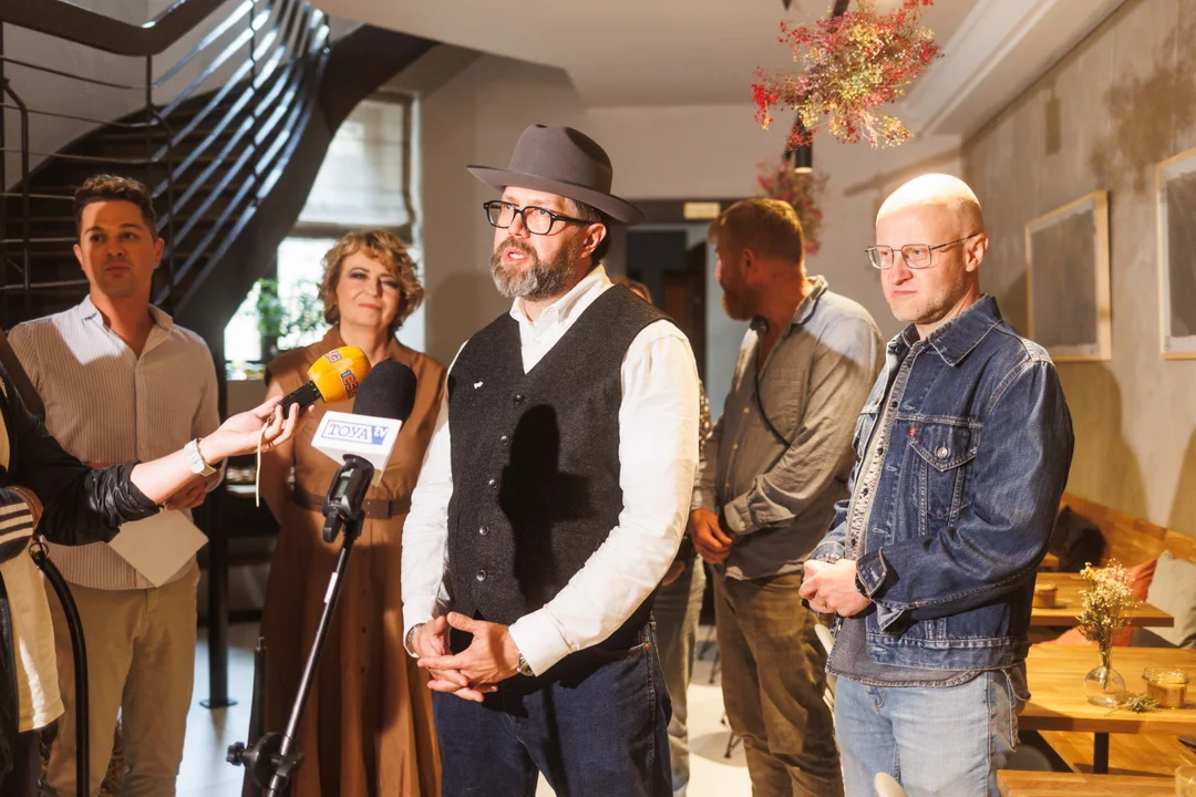 Wernisaż wystawy obrazów z filmu „Chłopi” w bistro Montag