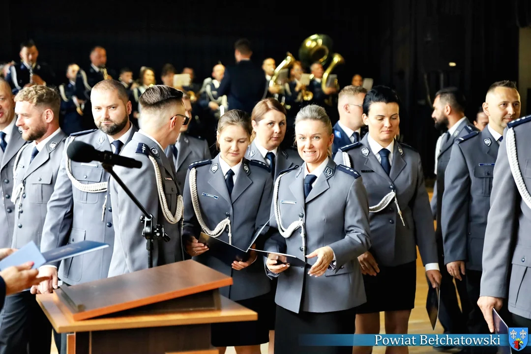 Święto Policji w Bełchatowie. Awanse i medale dla funkcjonariuszy [FOTO] - Zdjęcie główne