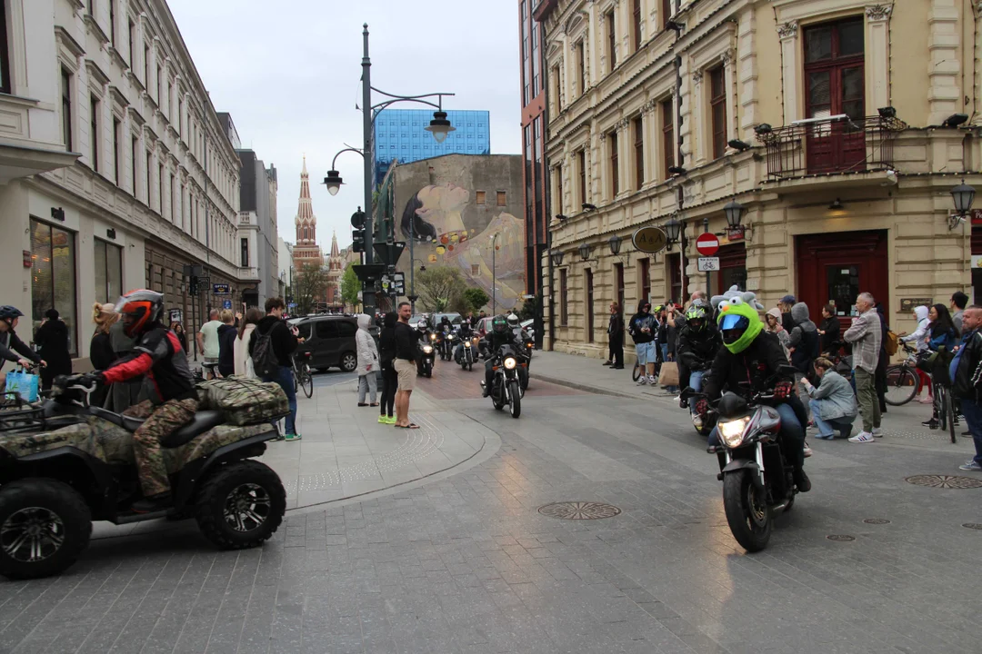 Wielka parada motocyklowa na ulicy Piotrkowskiej w Łodzi