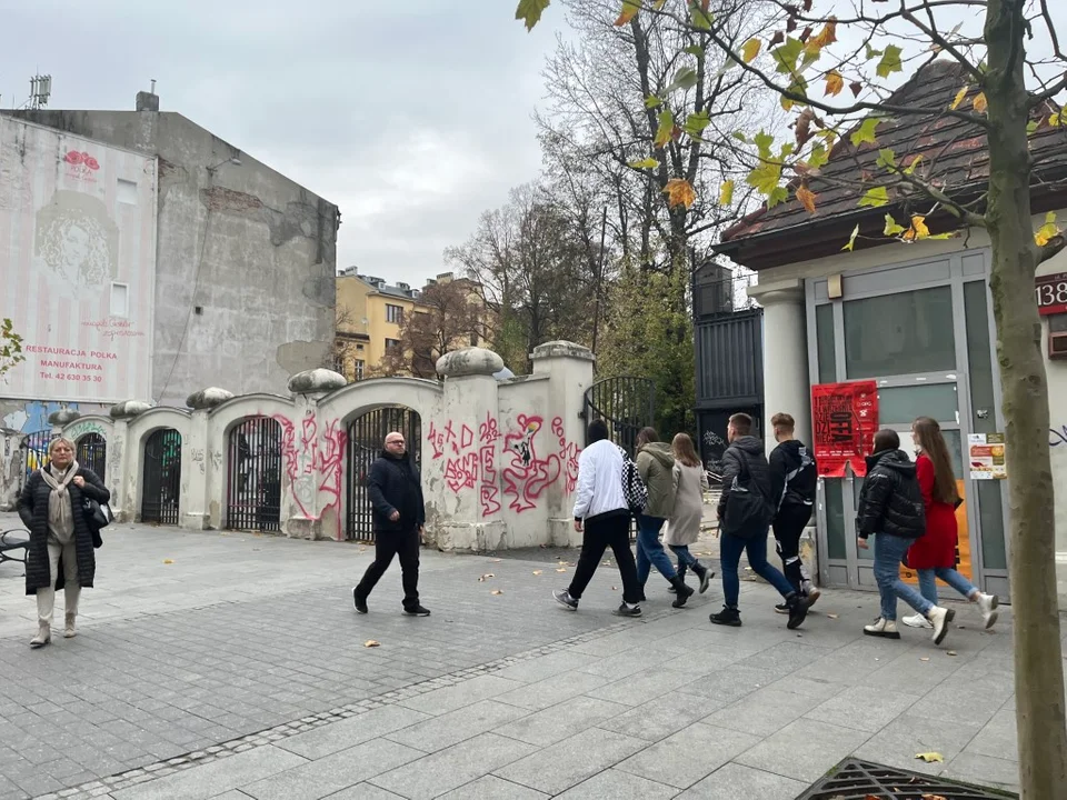 Doki zmieniają miejsce. Już nie będą przy samym wejściu na OFF Piotrkowska w Łodzi. Przenoszą się głębiej w podwórko.