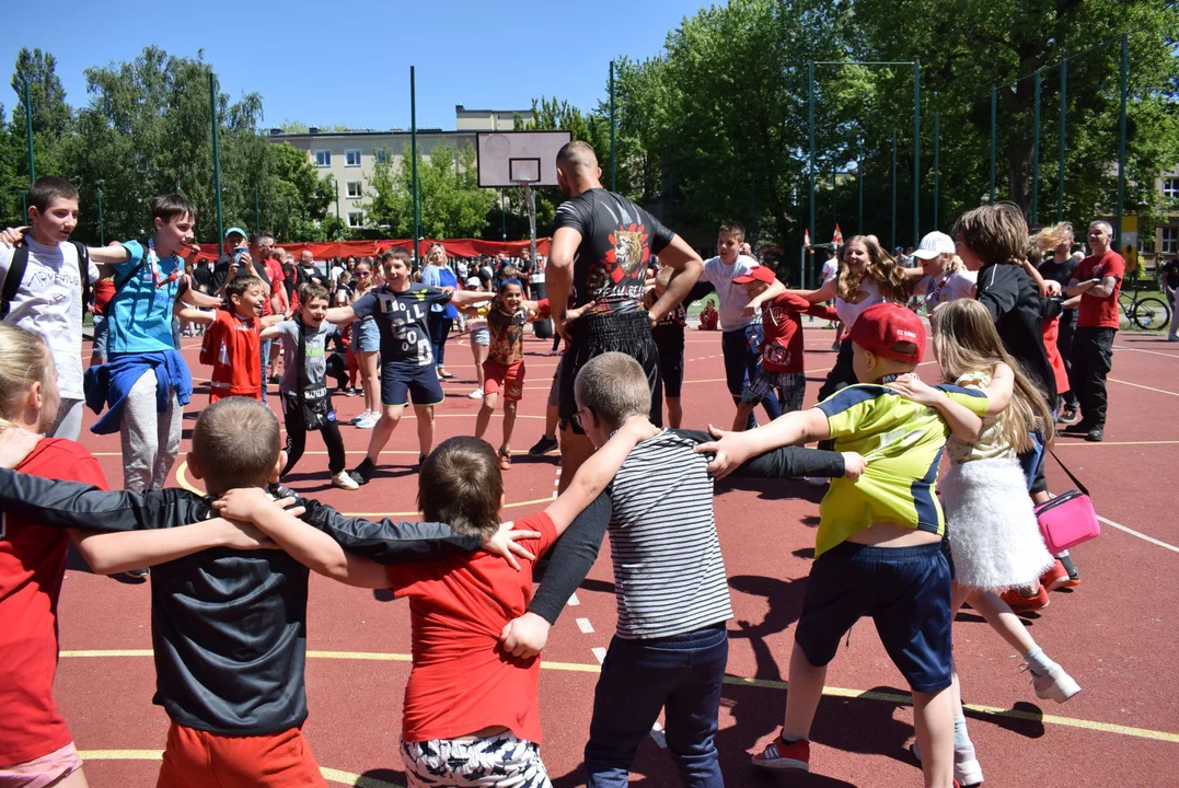 Widzewiacy zorganizowali piknik dla dzieci na Bałutach