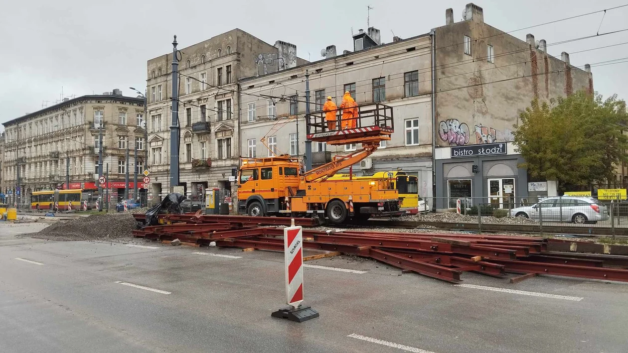 Weekend bez tramwajów na Zachodniej. Ulewny deszcz nie odstraszył drogowców [ZDJĘCIA] - Zdjęcie główne