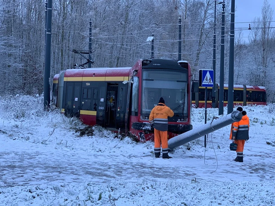 Wykolejenie tramwaju MPK Łódź przed krancówką Olechów