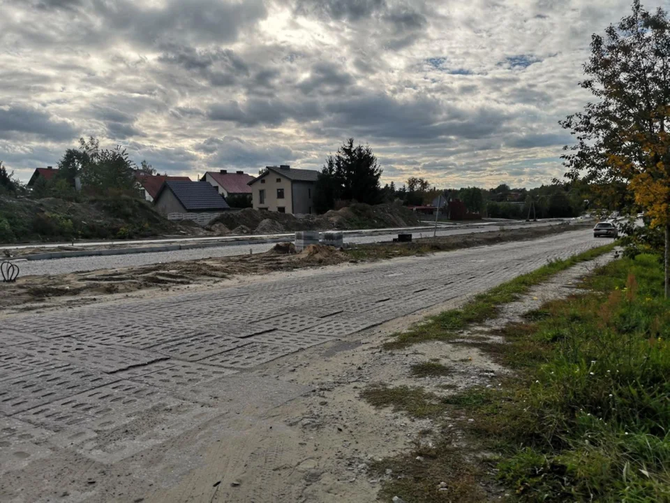 Mieszkańcy ulicy Diamentowej chcieli remontu drogi. Miasto odpowiada, że obecnie nie ma na to funduszy