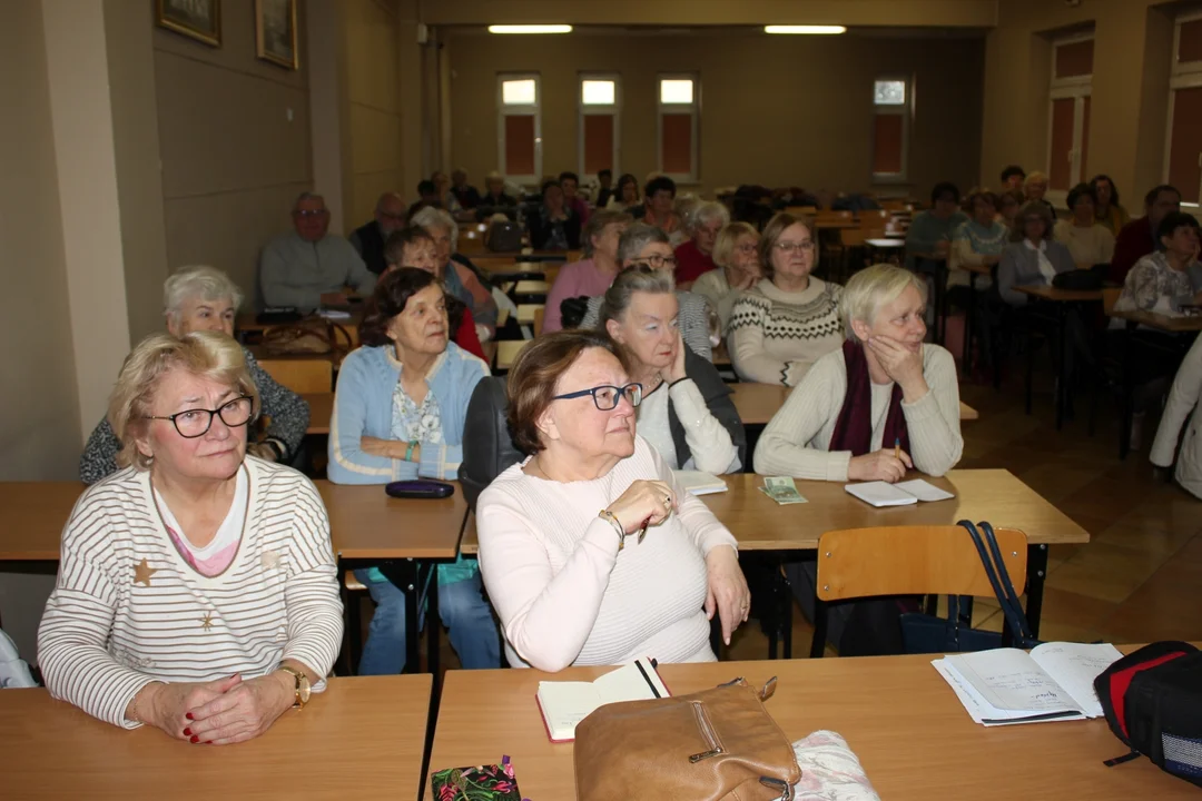 Dowiedzieli się na czym polega nowe świadczenie. Wykłady o wdowiej rencie ze studentami SUTW - Zdjęcie główne