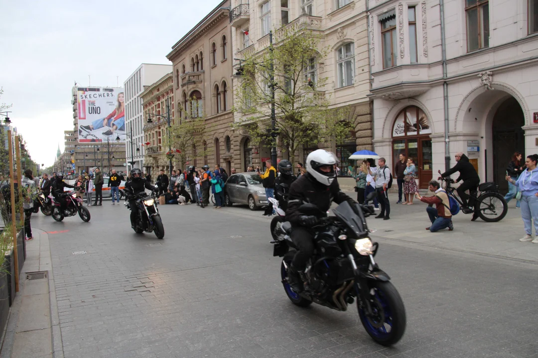 Wielka parada motocyklowa na ulicy Piotrkowskiej w Łodzi