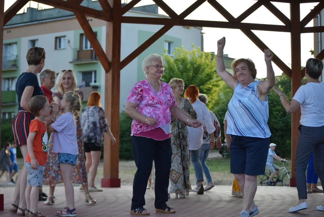 Powrót do przeszłości! Wracają niedzielne potańcówki na świeżym powietrzu [ZDJĘCIA] - Zdjęcie główne