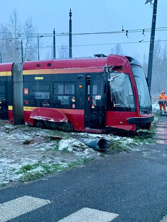 Utrudnienia po wykolejeniu tramwaju MPK Łódź na Olechowie