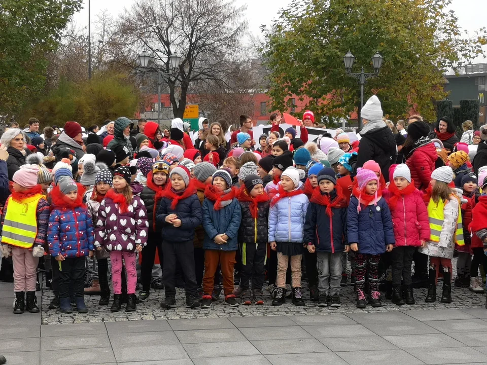 "Żywa flaga" na pl. Jana Pawła II