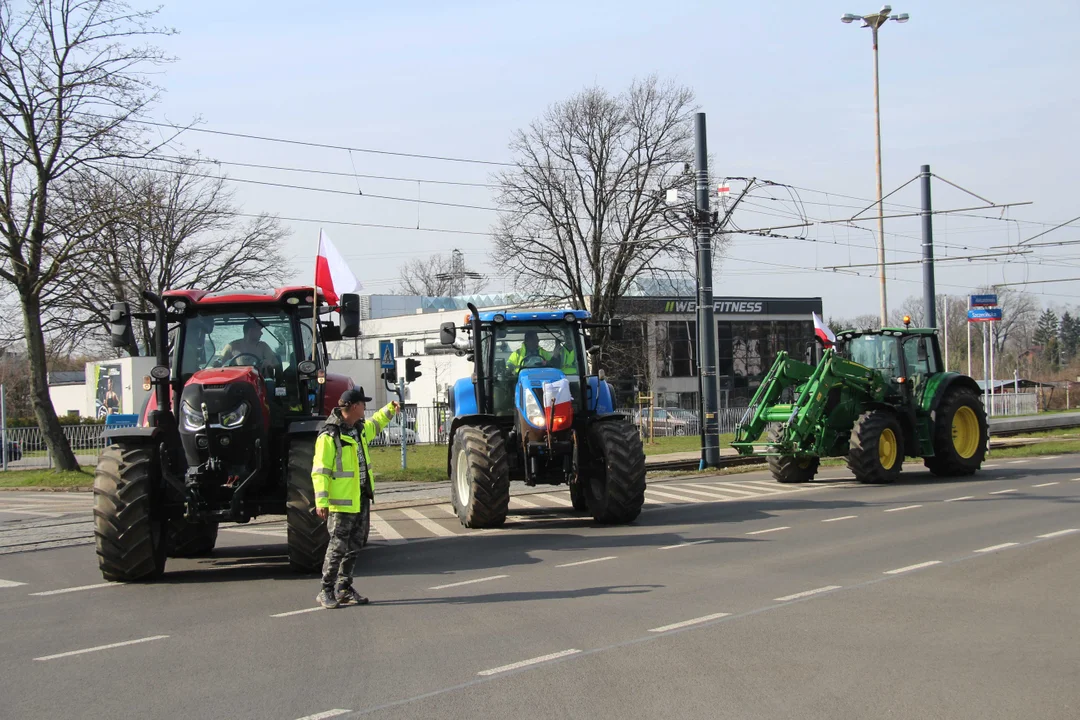 Protest rolników w Łodzi - skrzyżowanie Aleksandrowska/Szczecińska