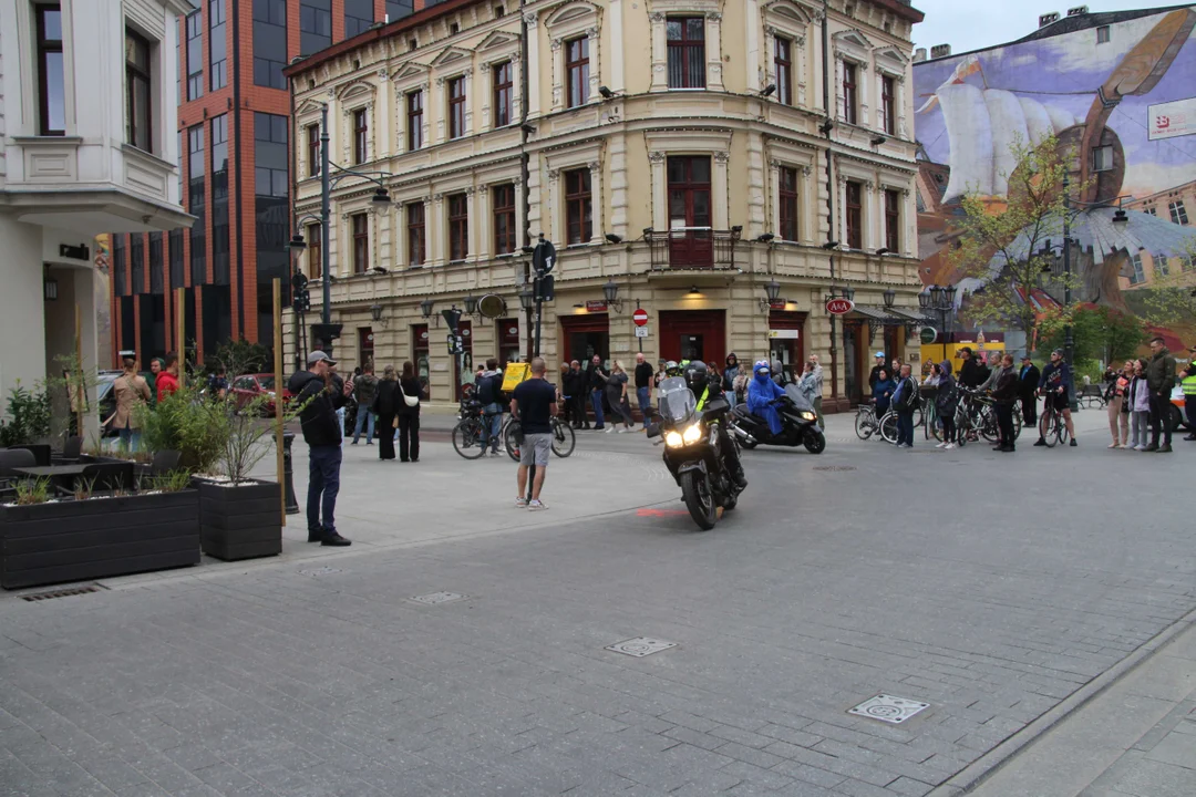 Wielka parada motocyklowa na ulicy Piotrkowskiej w Łodzi