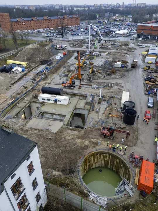 Trwa budowa tunelu kolejowego pod Łodzią