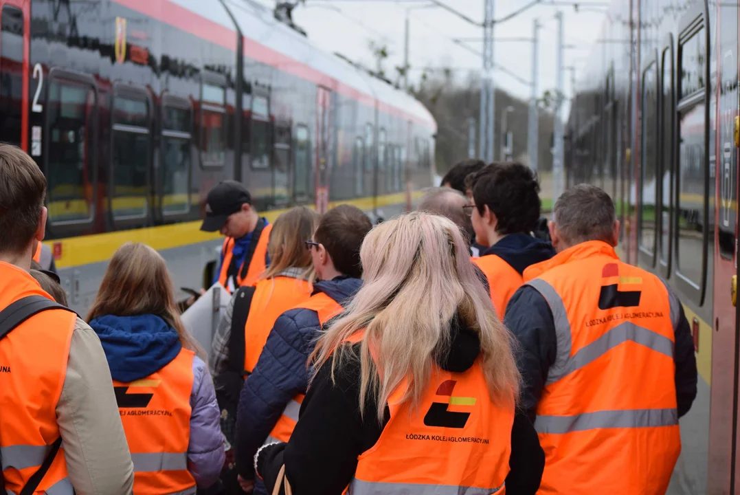 Młodzi pasjonaci kolei odwiedzili zaplecze techniczne ŁKA. Zobacz, jak wygląda w środku [zdjęcia]