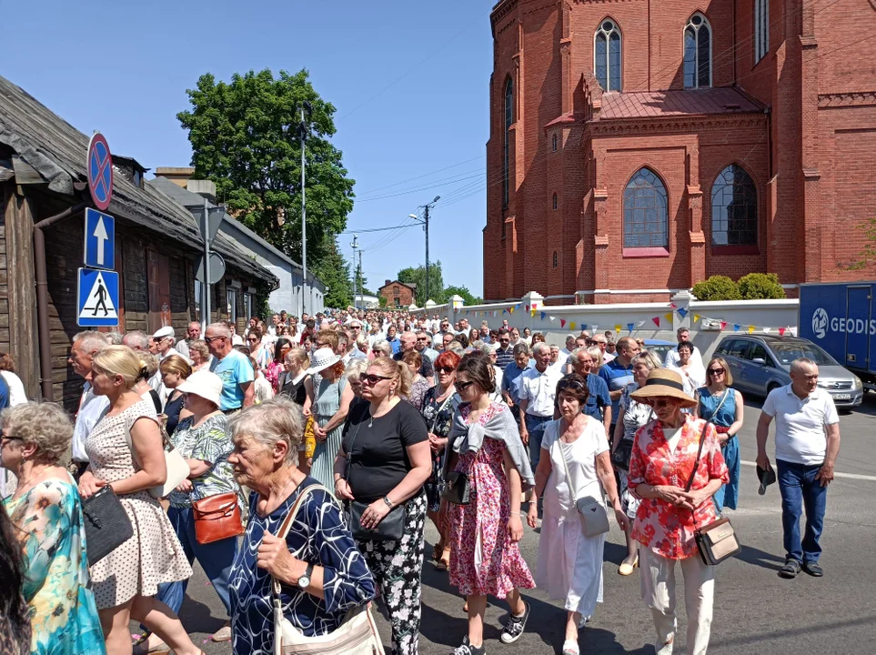 Ulicami Zgierza przeszły procesje Bożego Ciała.