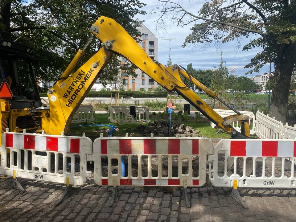 Zapadła się nawierzchnia na ul. Kamienna Grobla