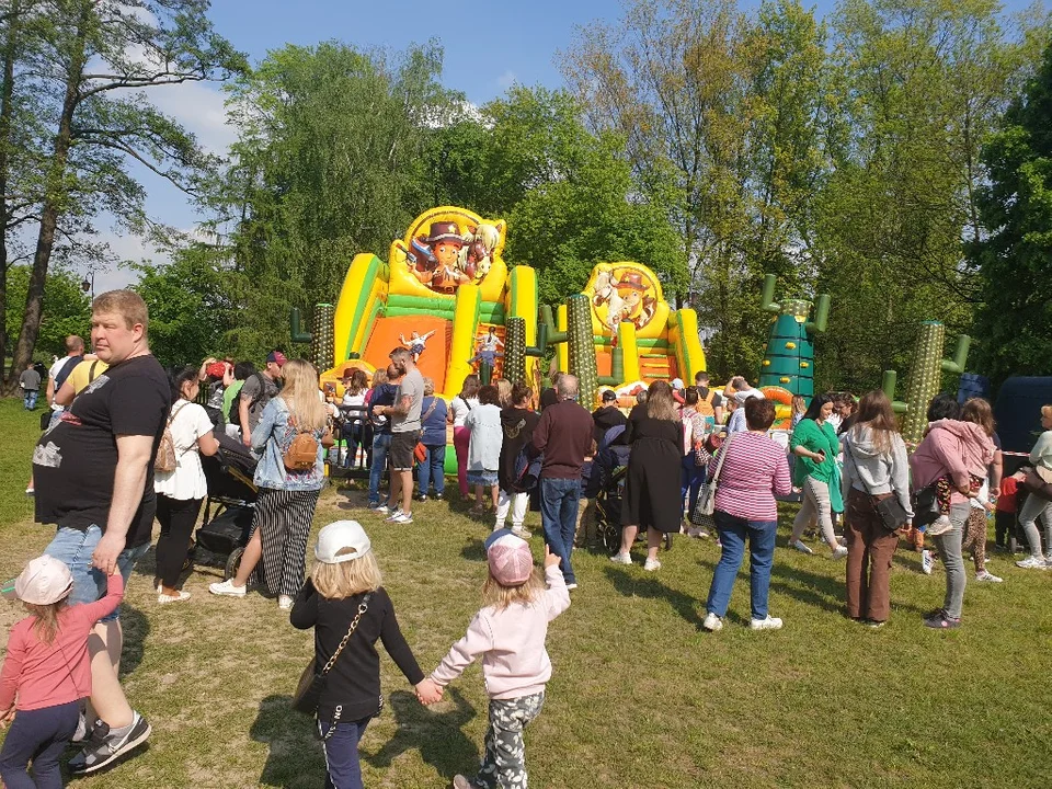 Moc atrakcji na Festiwalu Baniek Mydlanych w Zgierzu. Dzieciaki były uradowane, to wszystko dla nich [zdjęcia]