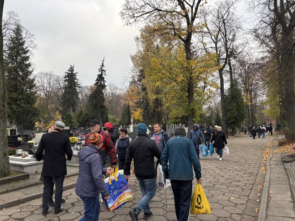 Stary Cmentarz w Łodzi podczas Wszystkich Świętych 2024