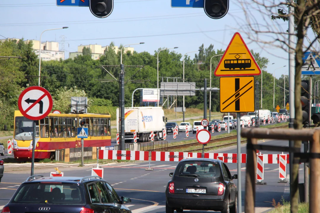 Utrudnienia dla kierowców na al. Włókniarzy w Łodzi