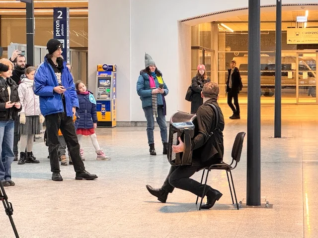 Koncert na Dworcu Łódź Fabryczna