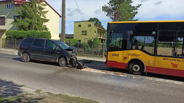 Zderzenie samochodu osobowego z autobusem MPK Łódź