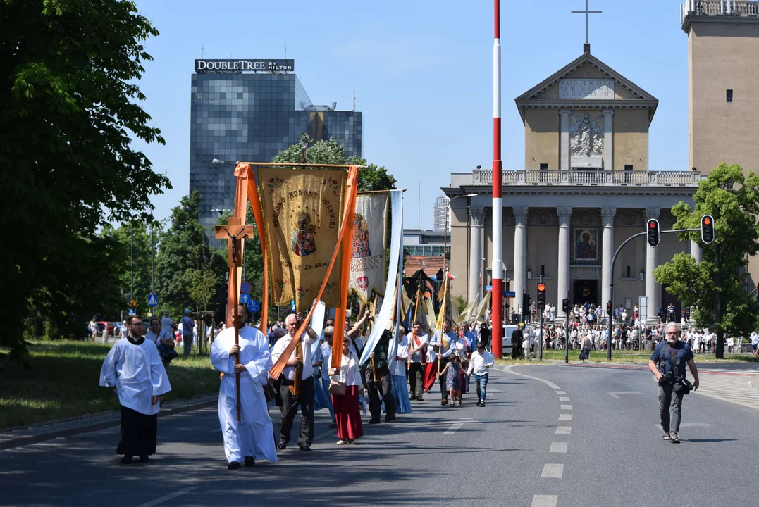 Procesje Bożego Ciała przeszły ulicami Łodzi