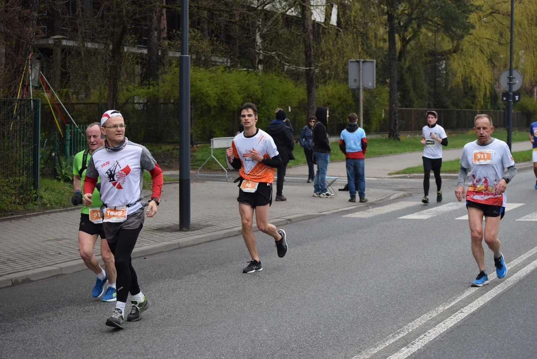 DOZ Maraton ulicami miasta. Zobacz zdjęcia z biegu głównego