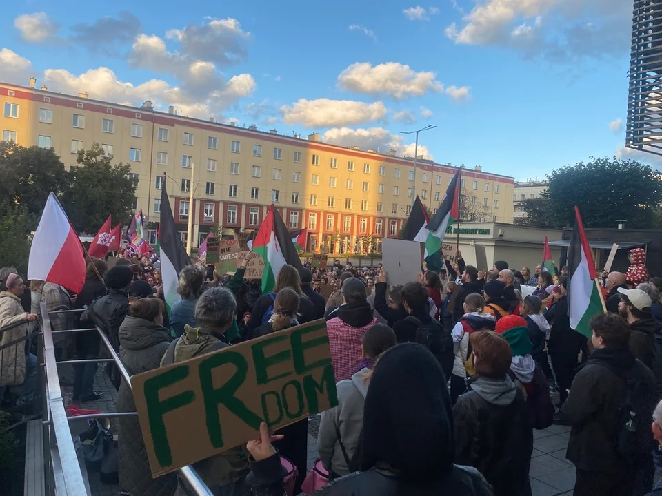Kilkaset osób pod Manhattanem w geście solidarności z Gazą
