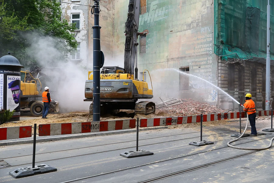 Kamienica przy Kilińskiego 49, w końcu, zostanie zburzona. Wiemy kiedy wrócą tramwaje