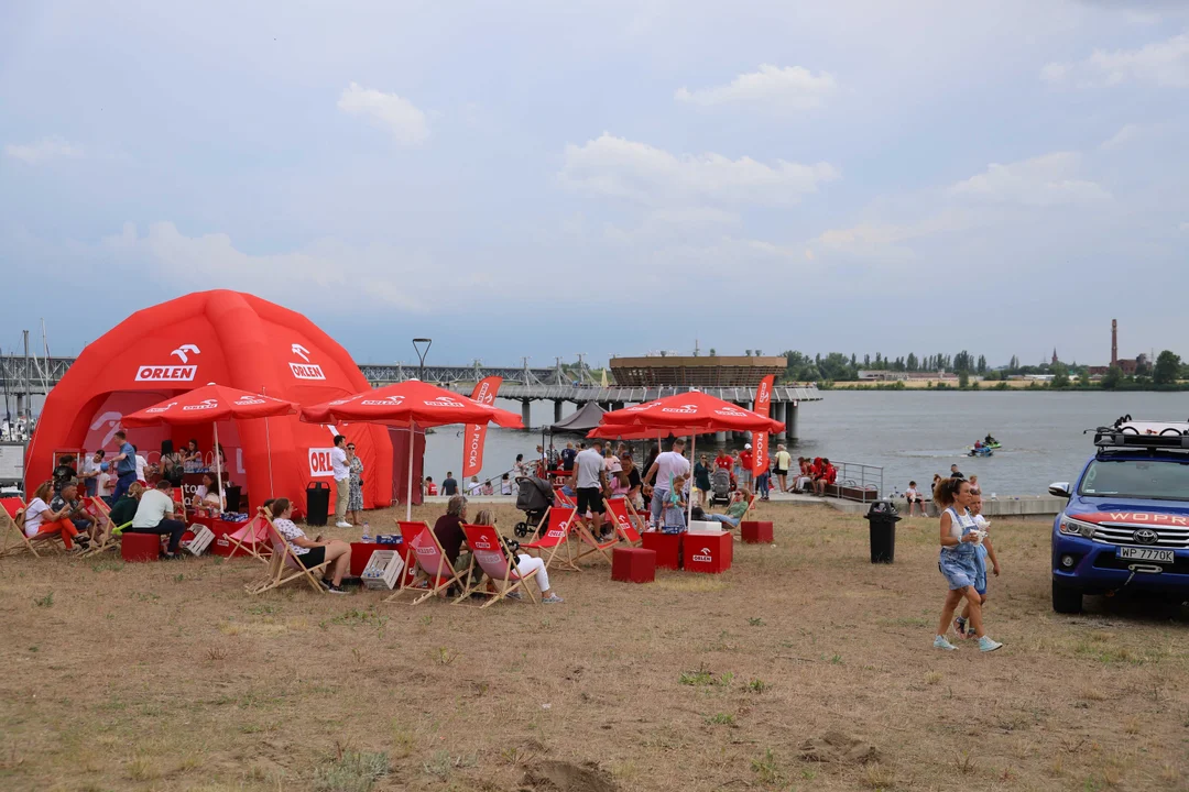 Piknik na plaży w Płocku. WOPR-owcy i policja przypominali o bezpieczeństwie [ZDJĘCIA] - Zdjęcie główne