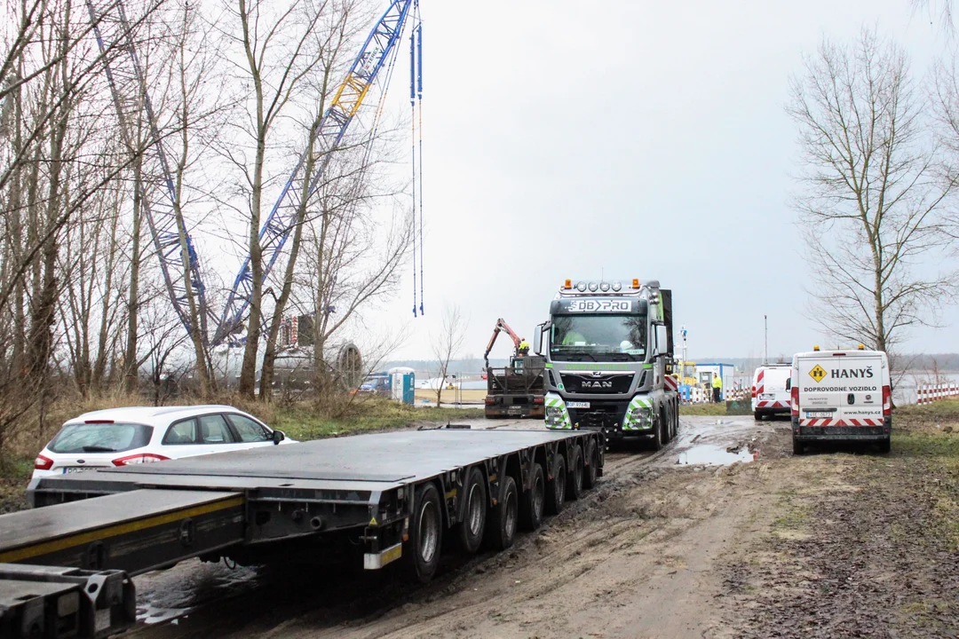 Transport części do budowy Olefin