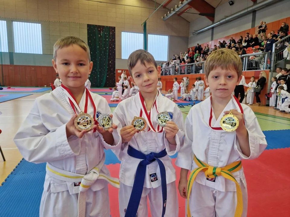 Wrócili z workiem medali! Szczęśliwie Mistrzostwa Warmii i Mazur Taekwon-do [ZDJĘCIA] - Zdjęcie główne