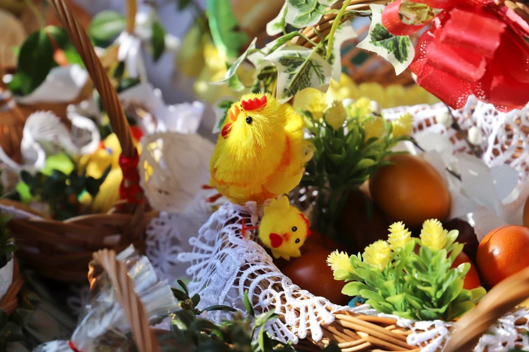 Wielka Sobota w Kutnie. W kościołach święcą pokarmy