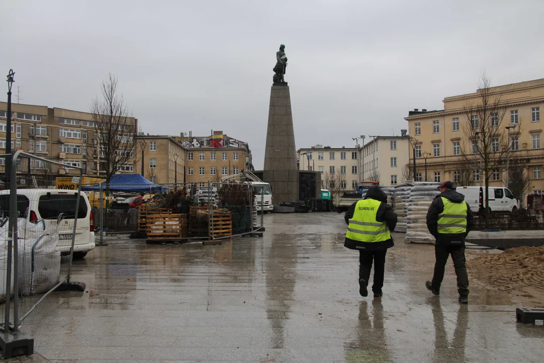 Plac Wolności w Łodzi wciąż placem budowy