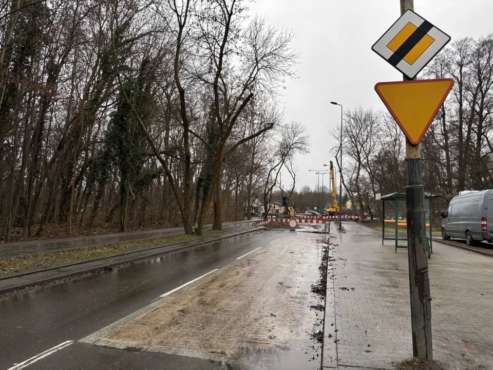 Trwa odbudowa mostku na ulicy Siewnej w Łodzi